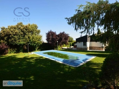 Se alquila casa con piscina y parcela de 1353m2 en Los Ángeles de San Rafael- El Espinar.