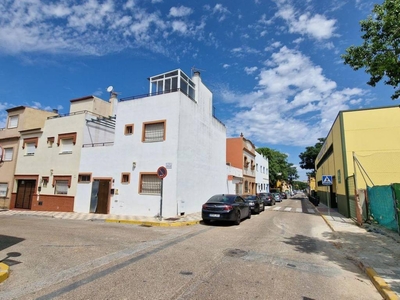 Venta Casa adosada en Calderon De La Barca 2 Bormujos. Buen estado plaza de aparcamiento calefacción individual 158 m²