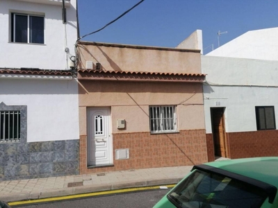 Venta Casa adosada en Calle Lugo y Herrera San Cristóbal de La Laguna. Buen estado 123 m²