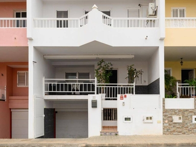 Venta Casa adosada en Garoe 24 Santa Lucía de Tirajana. Con terraza 183 m²