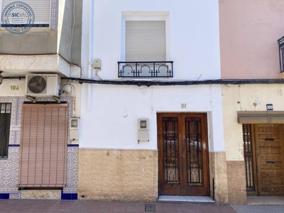 Venta Casa adosada en Magistrado Greus 102 Alginet. Con terraza 72 m²