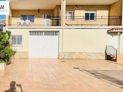 Venta Casa adosada en Palomar Del Babilafuente. Con terraza 180 m²