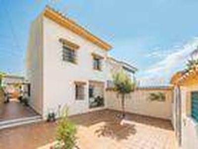 Venta Casa adosada Marbella. Muy buen estado plaza de aparcamiento calefacción central 260 m²