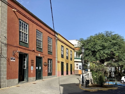 Venta Casa adosada Valverde. 411 m²