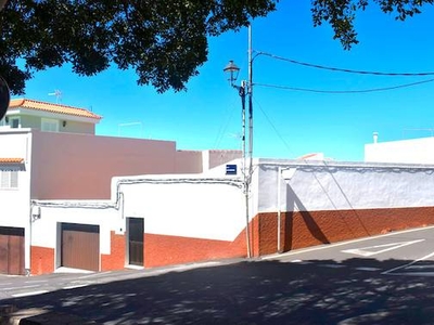 Venta Casa rústica en Calle Los Almendros 13 Santiago del Teide. A reformar plaza de aparcamiento 214 m²