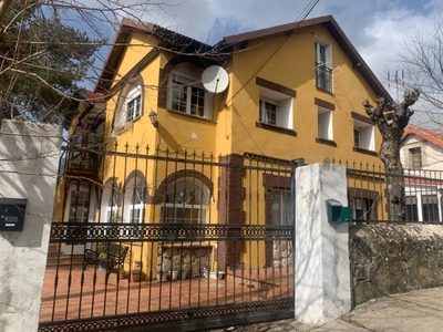 Venta Casa unifamiliar en Calle Acacias Cercedilla. Buen estado con terraza 350 m²