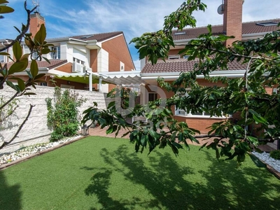 Venta Casa unifamiliar en Calle Rompetechos 14 Rivas-Vaciamadrid. Buen estado con terraza 227 m²