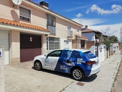 Venta Casa adosada en Echegaray 22 Torrijos. Buen estado plaza de aparcamiento con balcón calefacción individual 163 m²