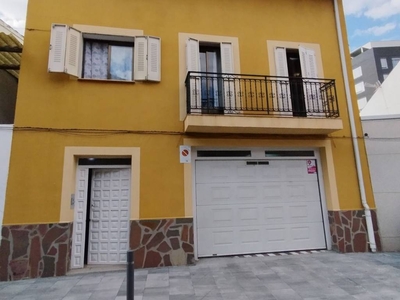Venta Casa unifamiliar en Paseo Estación 31 Arganda del Rey. Buen estado plaza de aparcamiento con terraza calefacción individual 231 m²