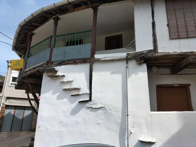 Venta Casa unifamiliar en Travesia Real 2 12 Arganza. A reformar con balcón calefacción individual 154 m²