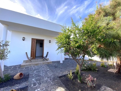 Venta Casa unifamiliar en Calle Bravo Murillo 5 Teguise. Plaza de aparcamiento 400 m²