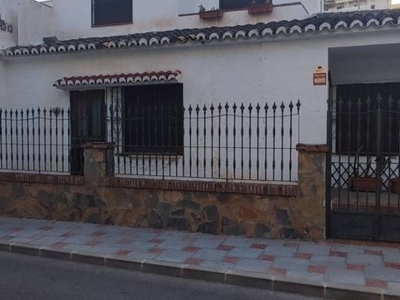 Venta Chalet en Calle Villanueva del Trabuco Fuengirola. Muy buen estado plaza de aparcamiento calefacción central 200 m²