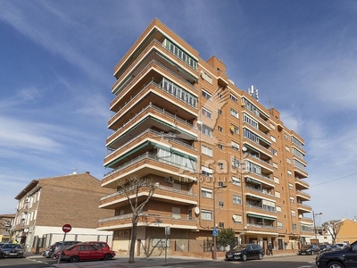 Venta de piso en Bulevar - Plaza Castilla de 3 habitaciones con terraza y garaje
