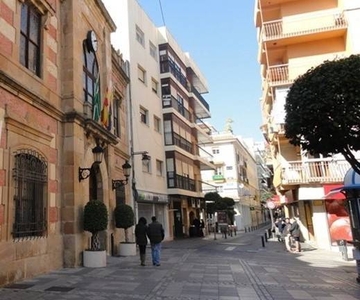 Venta Piso Algeciras. Piso de cuatro habitaciones Buen estado primera planta plaza de aparcamiento con terraza