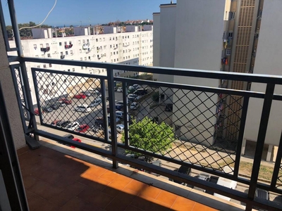 Venta Piso Algeciras. Piso de tres habitaciones Con balcón