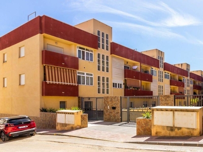 Venta Piso Alhama de Almería. Piso de tres habitaciones Planta baja plaza de aparcamiento