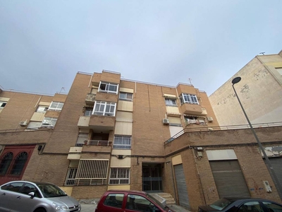 Venta Piso Almería. Piso de cuatro habitaciones en Genoveses 78. Tercera planta con terraza