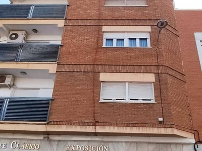 Venta Piso Almería. Piso de cuatro habitaciones en Granada. Tercera planta con terraza