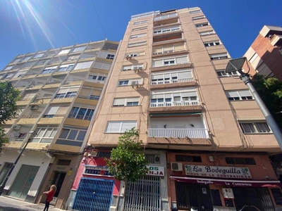 Venta Piso Almería. Piso de dos habitaciones en Calle de Trajano 22. Quinta planta con balcón