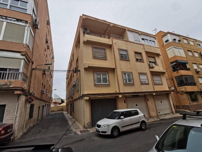 Venta Piso Almería. Piso de dos habitaciones en Narciso. Tercera planta con terraza
