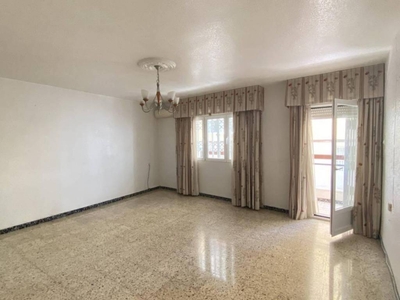 Venta Piso Almería. Piso de tres habitaciones en Calle PADRE SANTAELLA. Buen estado primera planta con terraza