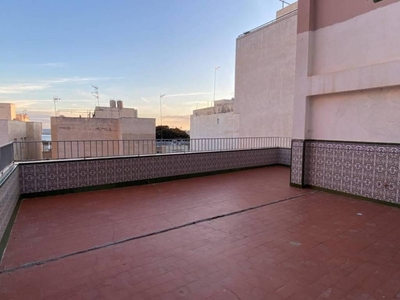 Venta Piso Almería. Piso de tres habitaciones en Plaza DE PAVIA. Buen estado segunda planta con terraza