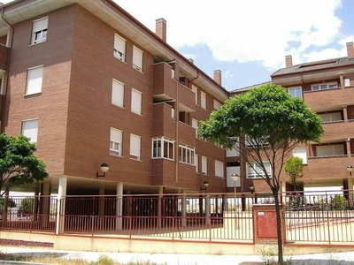 Venta Piso Ávila. Piso de cuatro habitaciones en calle vereda del esquileo. Buen estado segunda planta con terraza