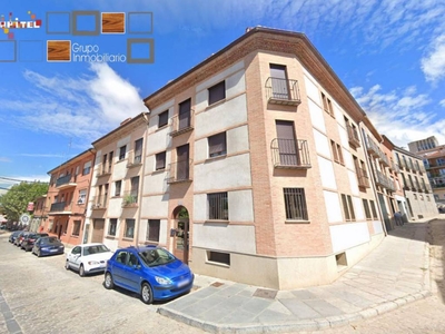 Venta Piso Ávila. Piso de cuatro habitaciones en Plaza San Nicolás 13. Buen estado segunda planta con balcón