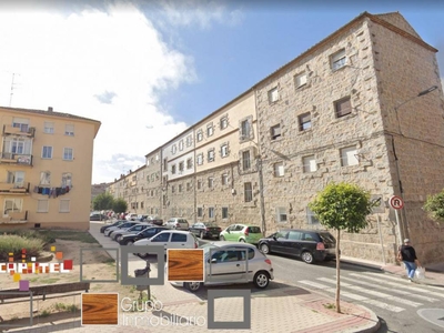 Venta Piso Ávila. Piso de tres habitaciones en Cerco de Oviedo 1. Buen estado cuarta planta