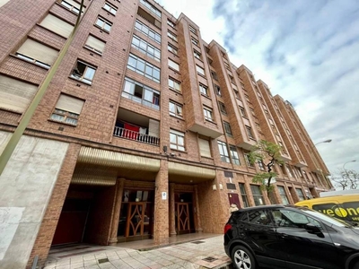 Venta Piso Avilés. Piso de tres habitaciones en Calle González Abarca. Buen estado segunda planta con terraza