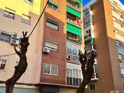 Venta Piso Badajoz. Piso de cuatro habitaciones en antonio montero moreno. Cuarta planta con terraza