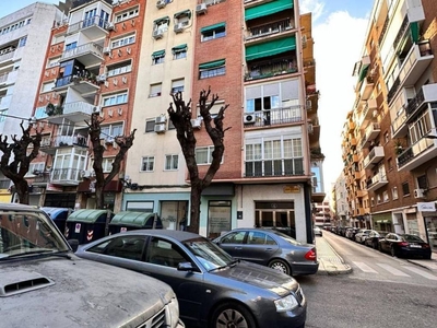 Venta Piso Badajoz. Piso de cuatro habitaciones en Avenida Antonio Montero Moreno. A reformar cuarta planta con balcón