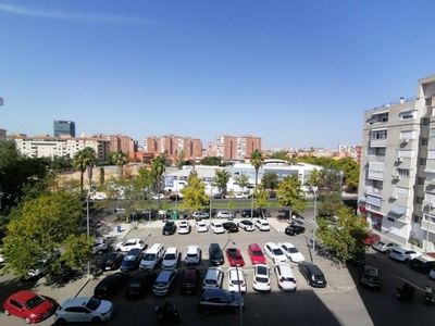 Venta Piso Badajoz. Piso de cuatro habitaciones en JosÉ Mª Alcaraz Y Alenda. Cuarta planta