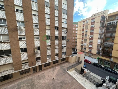 Venta Piso Badajoz. Piso de tres habitaciones Buen estado cuarta planta