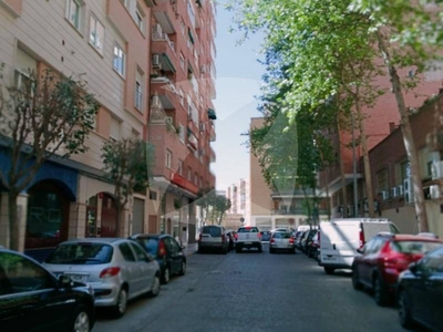 Venta Piso Badajoz. Piso de tres habitaciones Buen estado novena planta calefacción individual