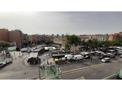 Venta Piso Badalona. Piso de tres habitaciones en Calle Piferrer. Buen estado cuarta planta con balcón