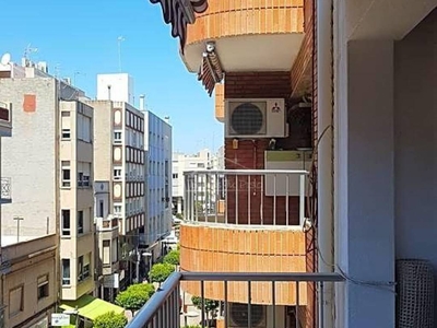 Venta Piso Benicarló. Piso de cuatro habitaciones en Carrer dHernán Cortés. A reformar tercera planta con terraza