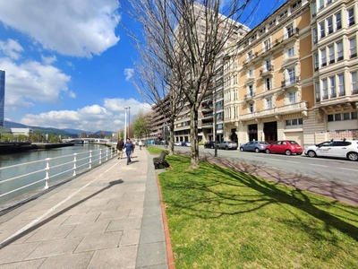 Venta Piso Bilbao. Piso de cuatro habitaciones en universidades 3. Primera planta con terraza