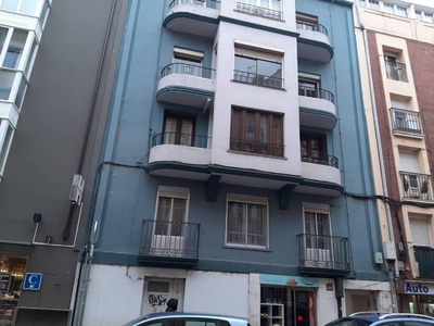 Venta Piso Burgos. Piso de tres habitaciones en Calle SANTA CLARA. A reformar tercera planta