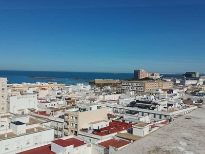 Venta Piso Cádiz. A reformar primera planta