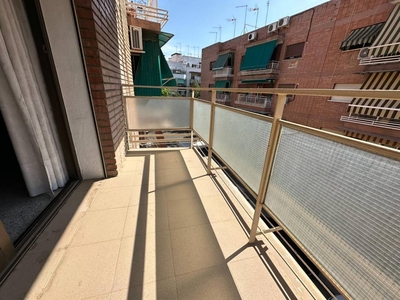 Venta Piso Córdoba. Piso de cuatro habitaciones Tercera planta con terraza