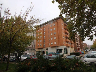 Venta Piso Cuenca. Piso de cuatro habitaciones Segunda planta plaza de aparcamiento calefacción individual
