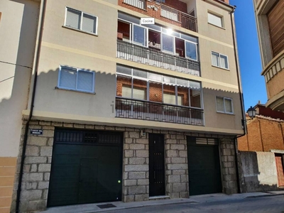 Venta Piso El Barco de Ávila. Piso de cuatro habitaciones en Calle Del Horno 1. Buen estado primera planta con terraza