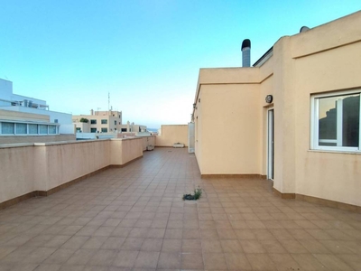 Venta Piso El Ejido. Piso de tres habitaciones Con terraza