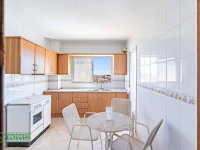 Venta Piso El Ejido. Piso de tres habitaciones Quinta planta con terraza