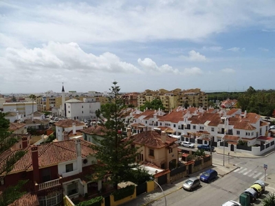 Venta Piso El Puerto de Santa María. Piso de tres habitaciones en Calle Camino del Aguila 0. A reformar quinta planta con terraza