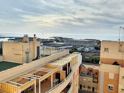 Venta Piso Adra. Piso de tres habitaciones en Calle MENORCA. A reformar quinta planta