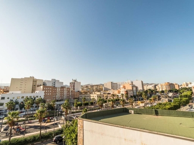 Venta Piso Almería. Piso de cuatro habitaciones en Duende Del. Cuarta planta con terraza