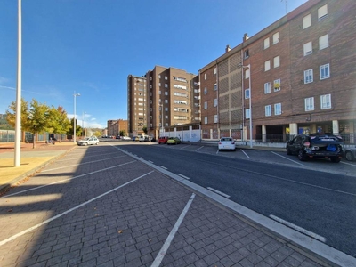 Venta Piso en via Miravalles 4. Ponferrada. Buen estado segunda planta con balcón calefacción individual