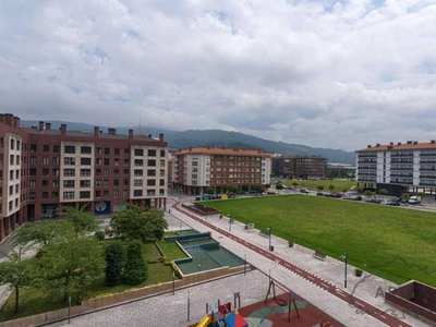 Venta Piso Etxebarri. Piso de tres habitaciones en Aita Eusebio Arzelai Plazatxoa. Buen estado cuarta planta